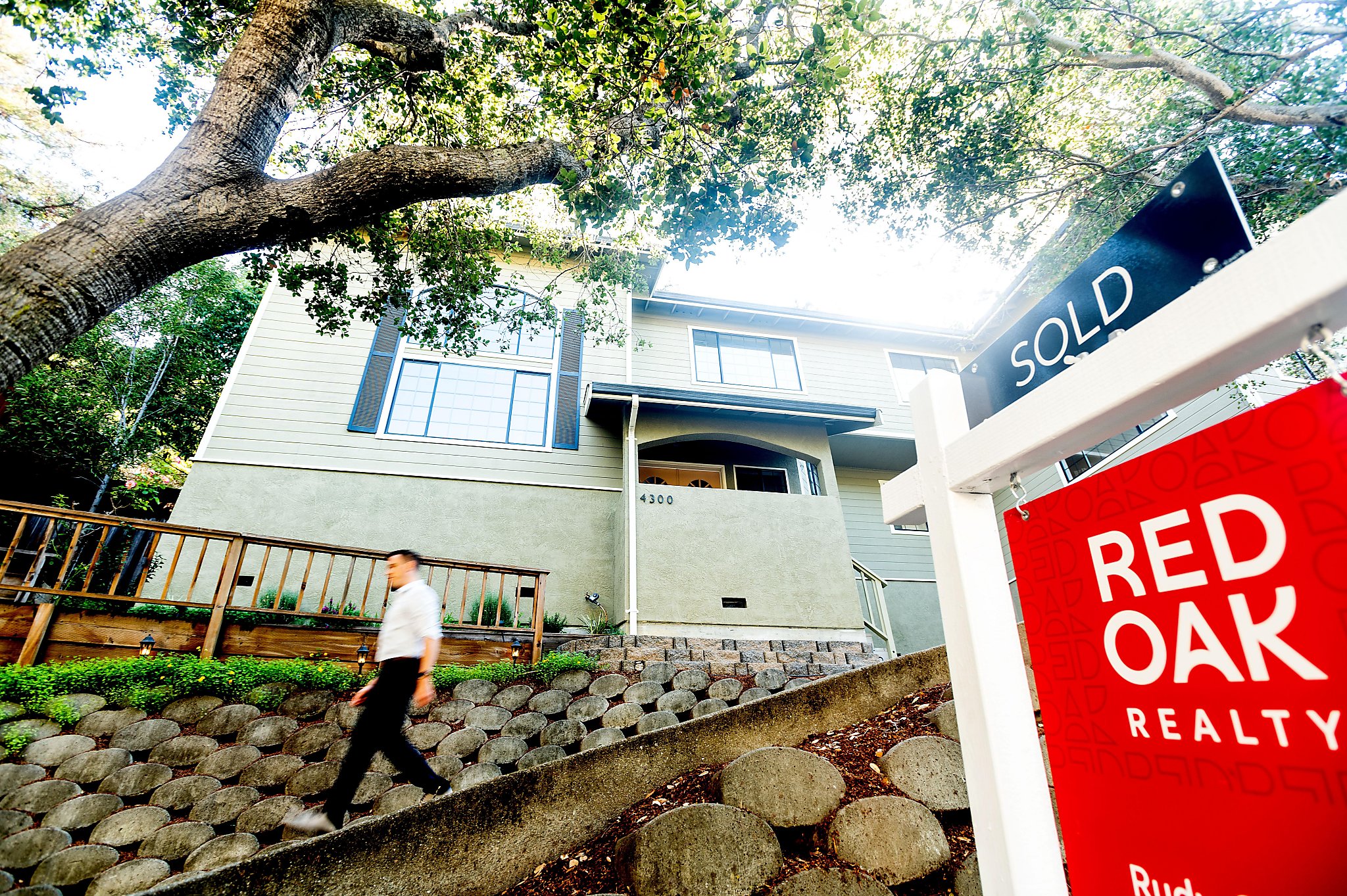 Bay Area home buyers scoop up shrinking inventory at furious pace
