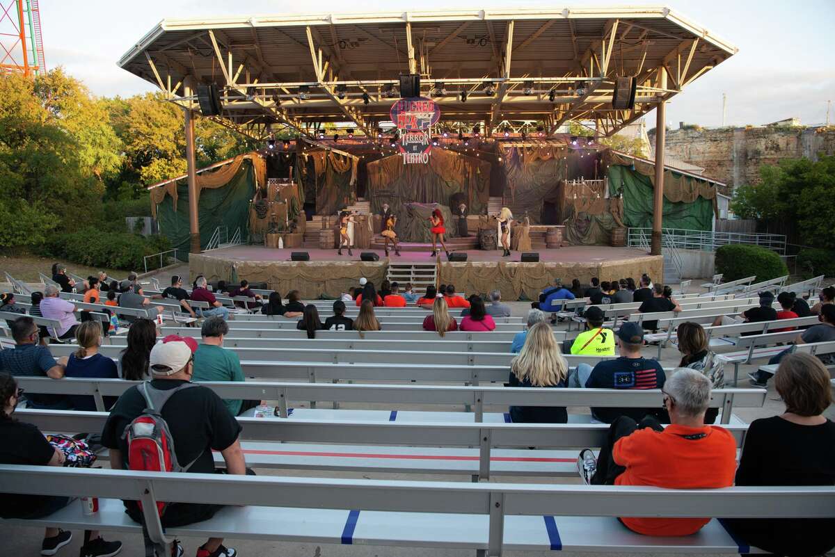 Six Flags Halloween horror event packs park