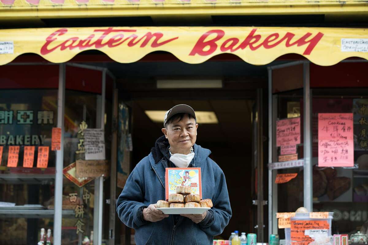 Loyal Customers Sustain SF Chinatowns Oldest Bakery Durin