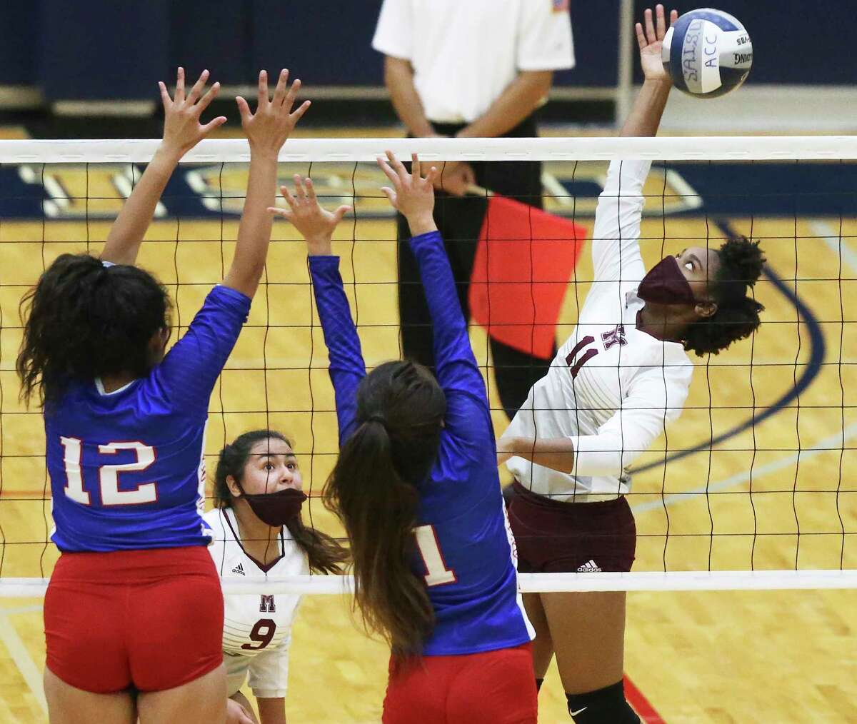 Janiah Perkins flips the ball away from Mustang blockers Jessa Torres (12) and Savanna St. Clair as Highlands beats Jefferson 3-0 in volleyball at Alamo Convocation Center on Oct.20, 2020.