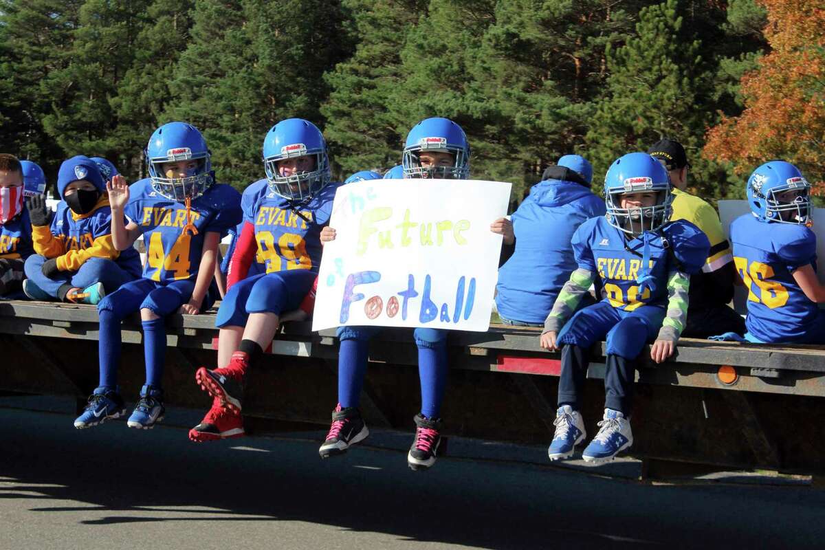 Evart High School, in true Wildcat spirit, hosted its annual Homecoming parade on Friday, Oct. 16. The parade featured Homecoming courts, the district's football teams and much more. For more photos, please turn to page ?. (Herald Review photo/Catherine Sweeney)