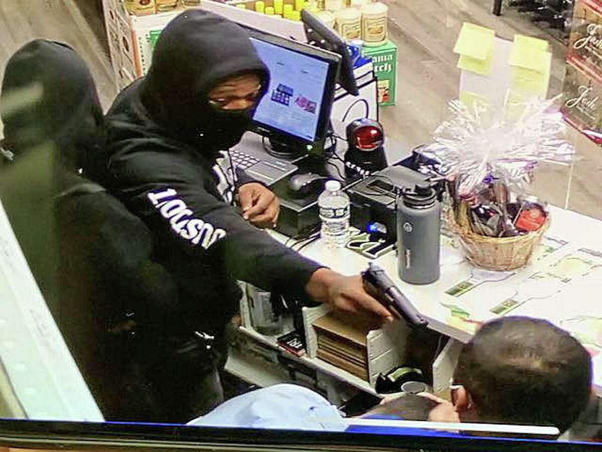 Video captures store clerk thwarting armed robbery in Fountain Valley