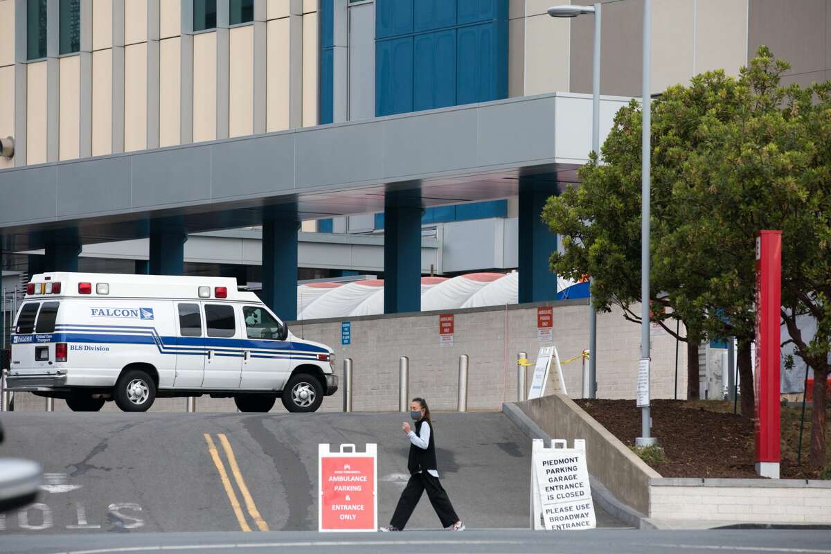The emergency entrance of the Kaiser Permanente hospital in Oakland, Calif., on Oct. 23, 2020.