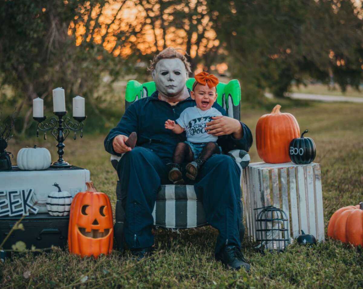 32 Halloween Photoshoot Ideas To Create Ghostly Look
