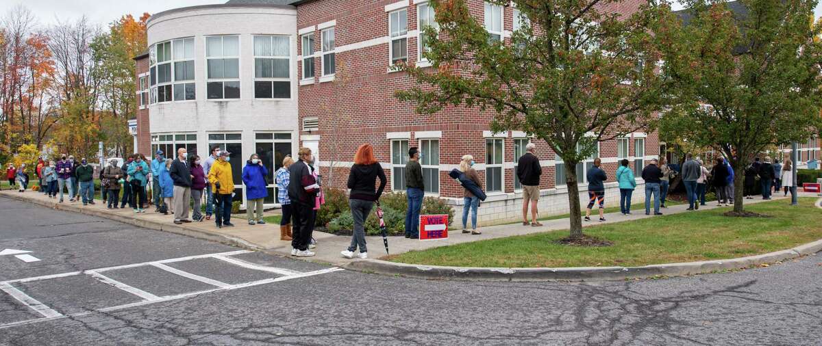 Voters flood to polls, find long waits, 'nightmare' traffic, even applause