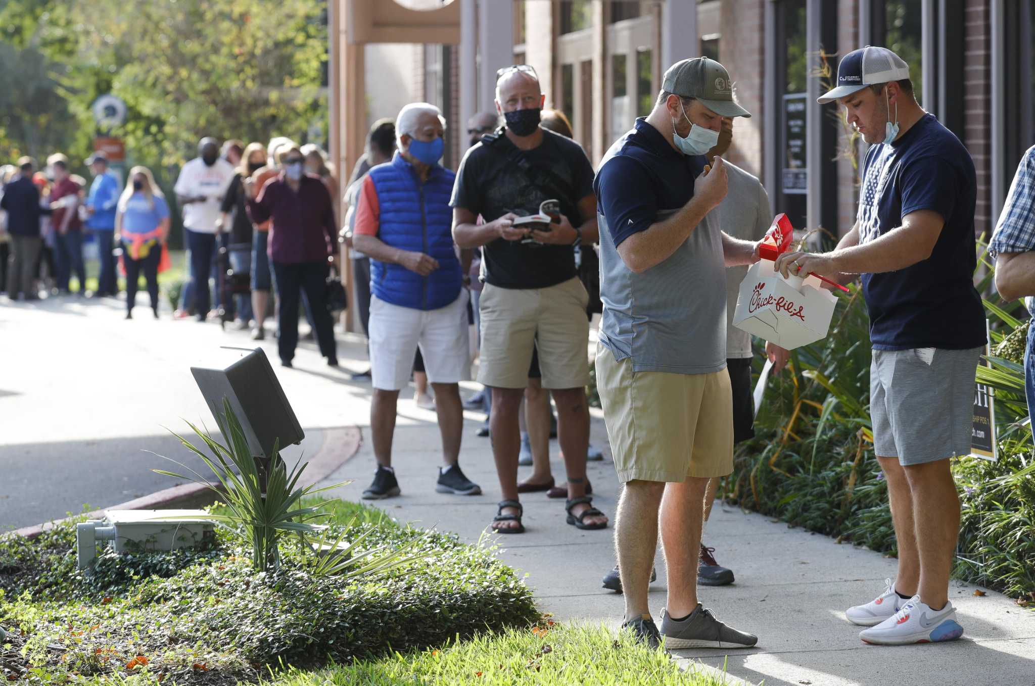 Early voting numbers remain high in Montgomery County as final week begins