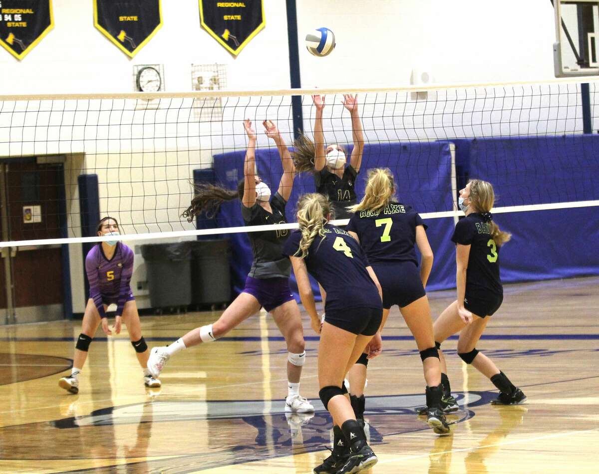 The Bad Axe varsity volleyball team picked up a sweep of the visiting Caro Tigers on Tuesday night.