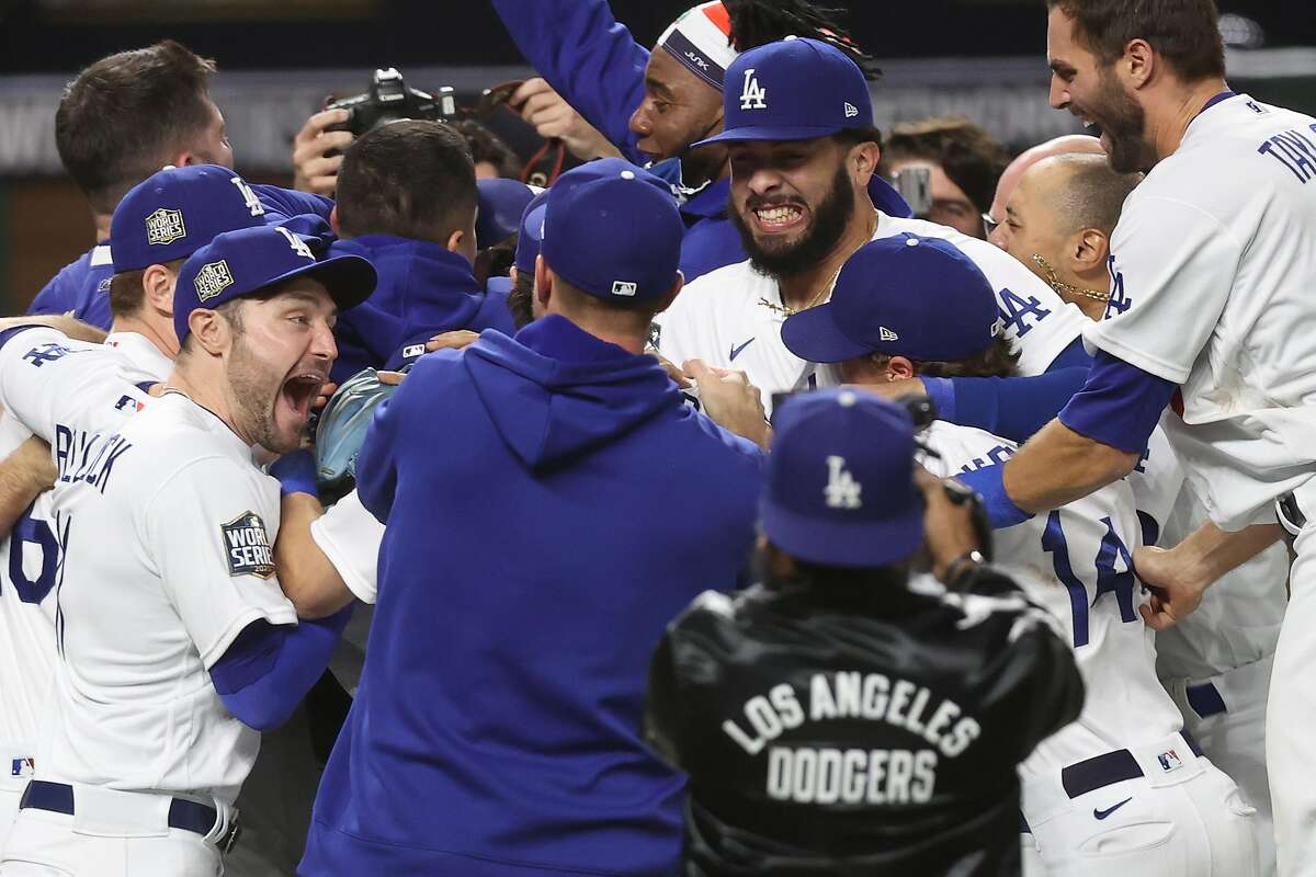 Dodgers fans celebrate series-clinching win at Oracle Park