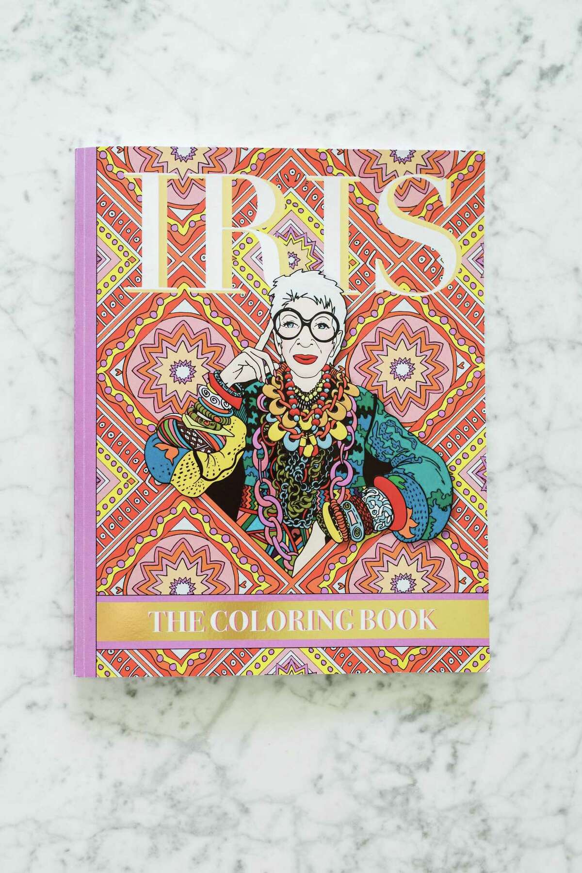 Styleicon Iris Apfel discusses her coloring book and living in color(02)