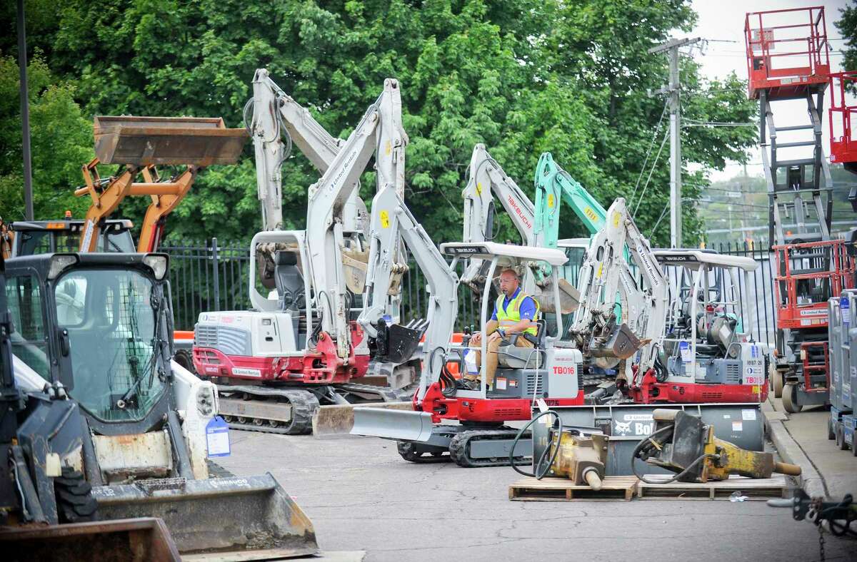 Stamfordbased United Rentals to make 1 billion acquisition