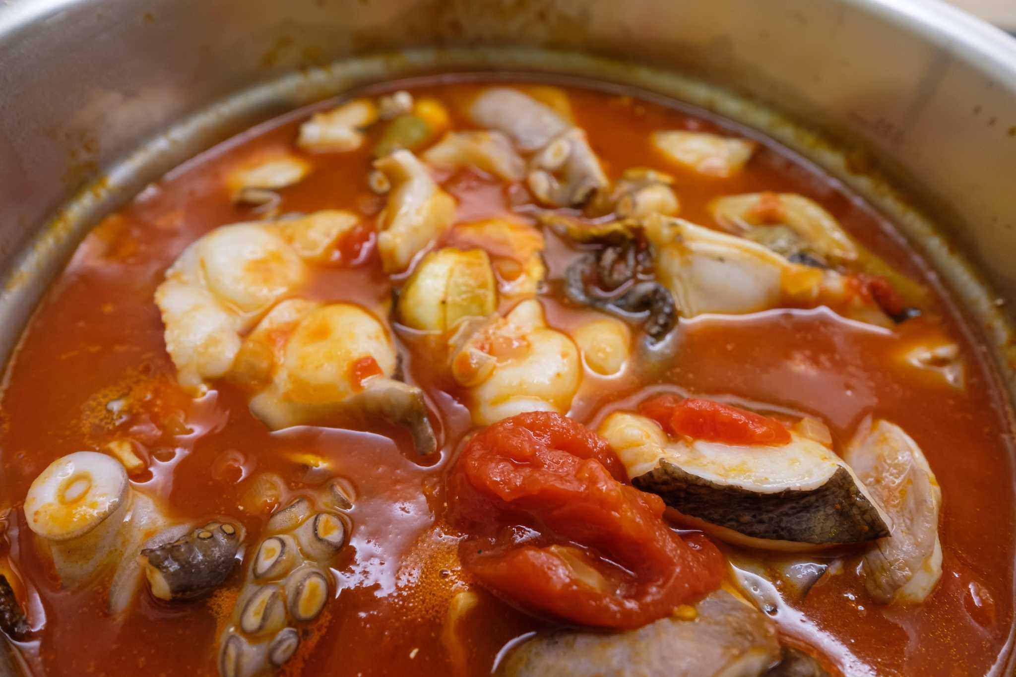 5 recipes for seafood stews from all around the world