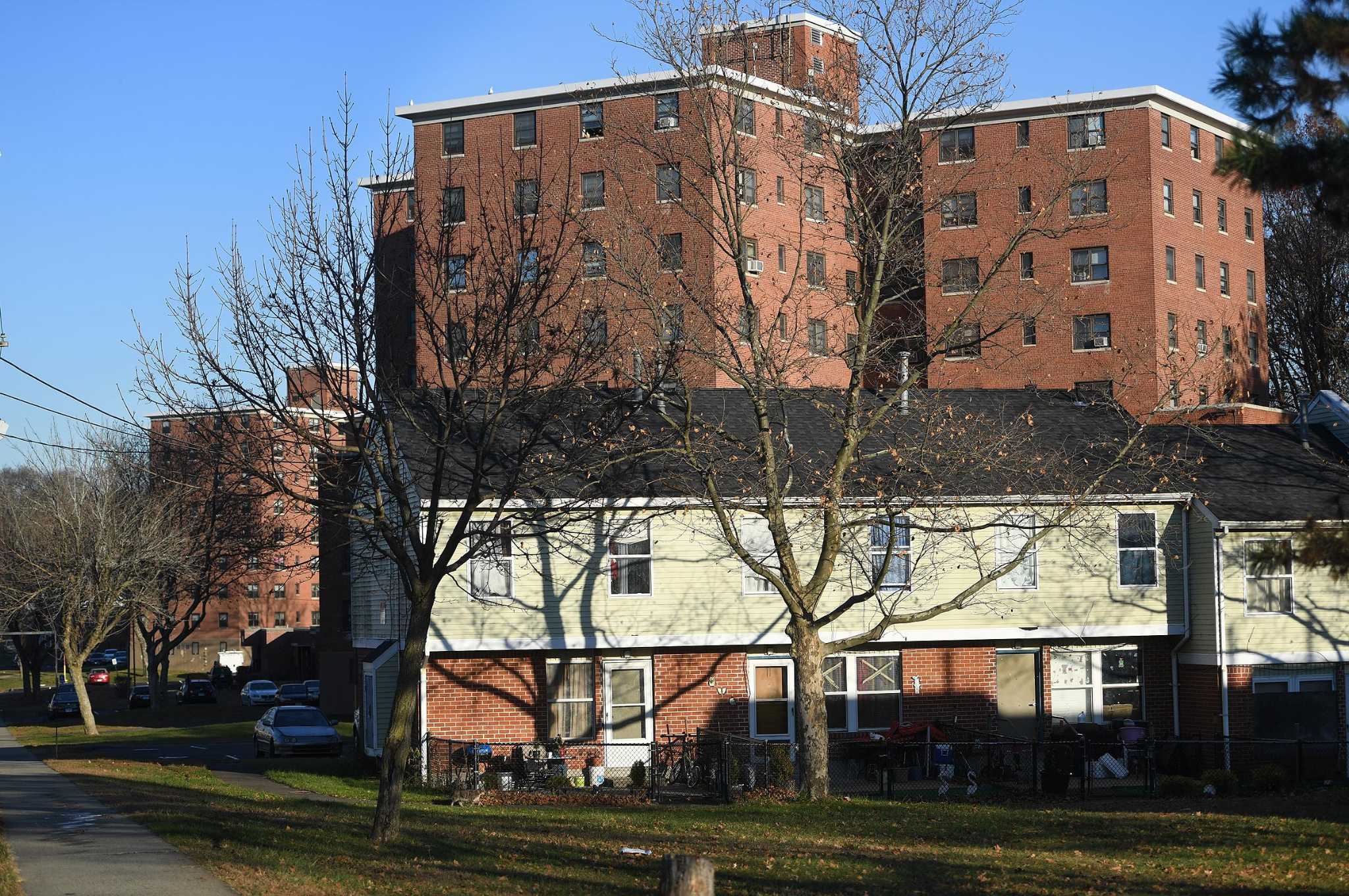 Bridgeport police: 1 shot at Trumbull Gardens apartments - Vimarsana News