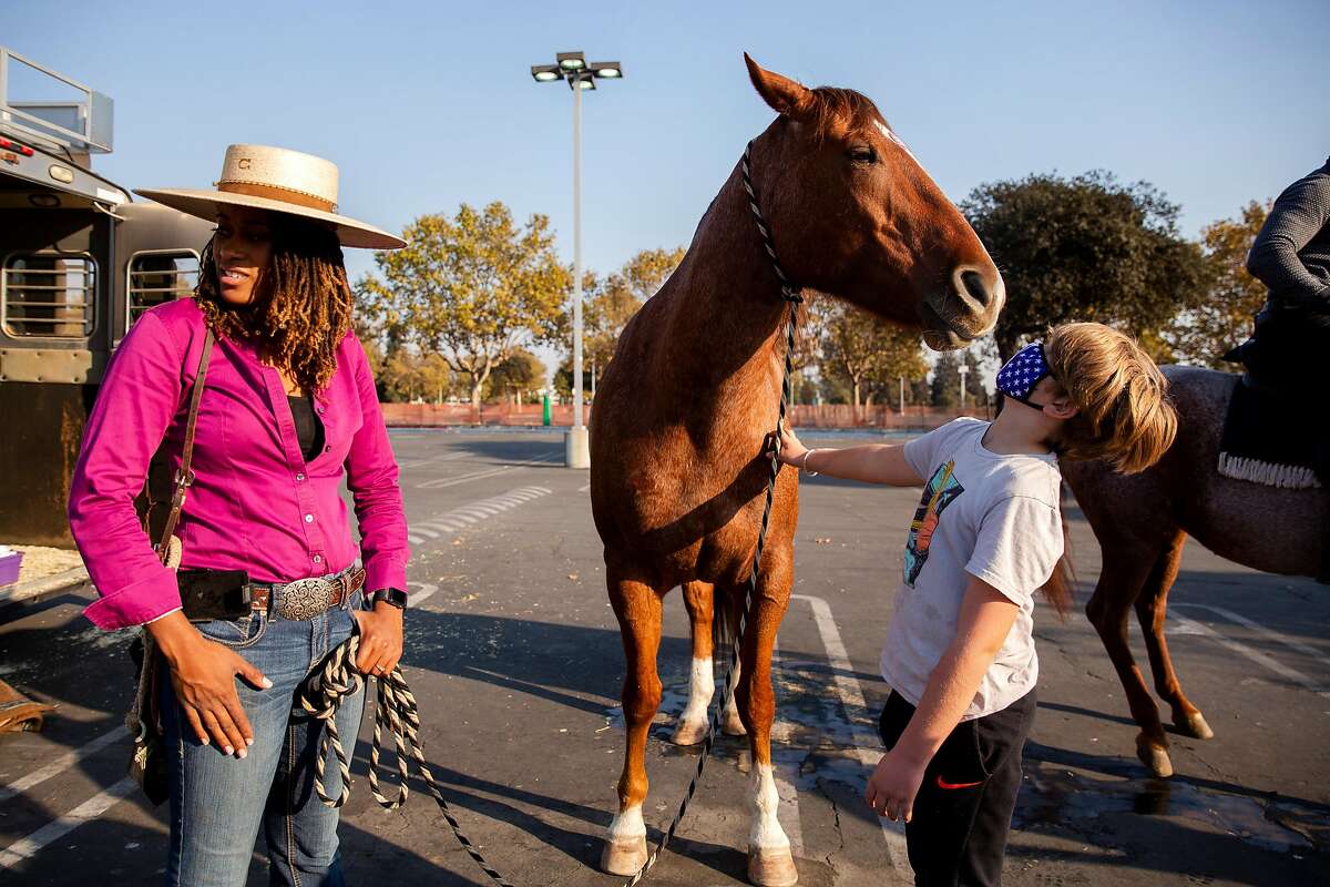 Black Texas Cowboys on Horseback Protest George Floyd's Death in Viral Video