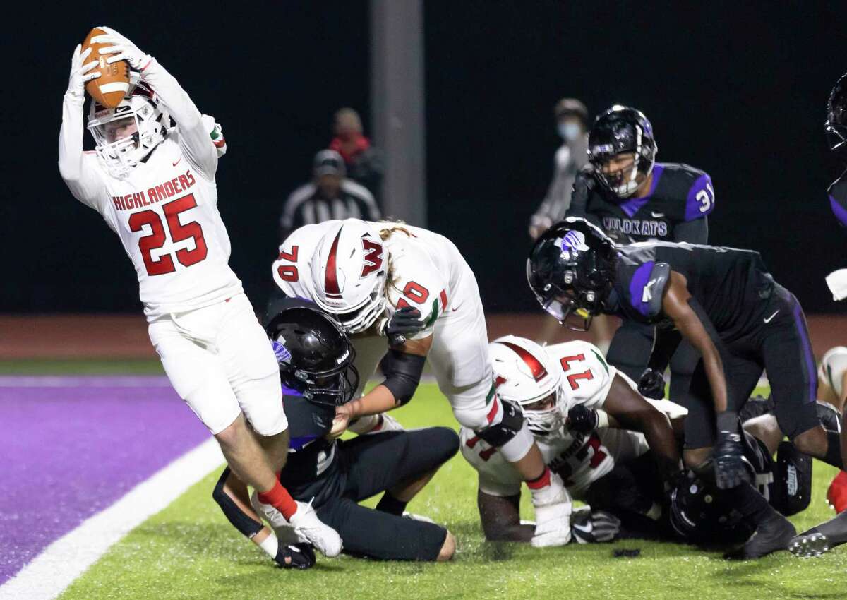 FOOTBALL The Woodlands pulls away from Willis