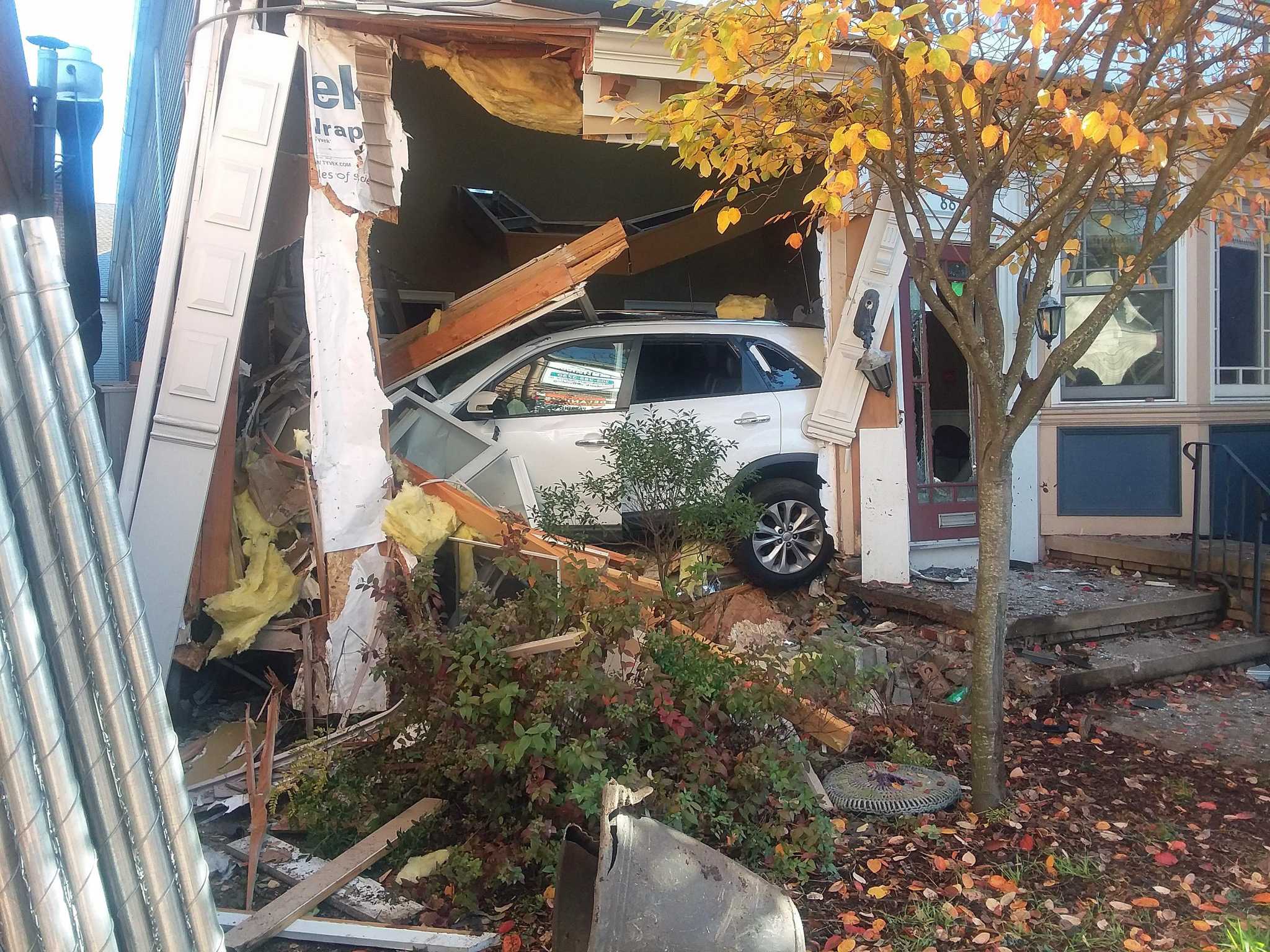 Police ID man charged after he allegedly crashed into New Haven building
