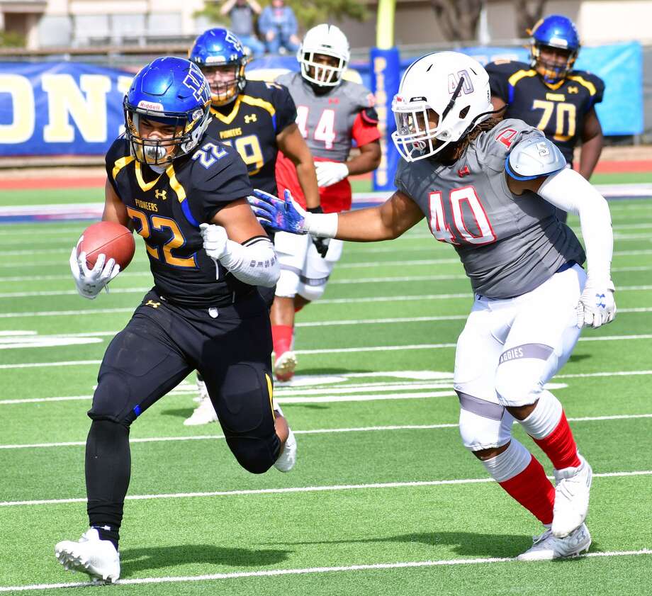 Photo Gallery: Wayland Baptist football team outlasts OPSU 29-24 Photo Gallery: Wayland Baptist football team outlasts OPSU 29-24