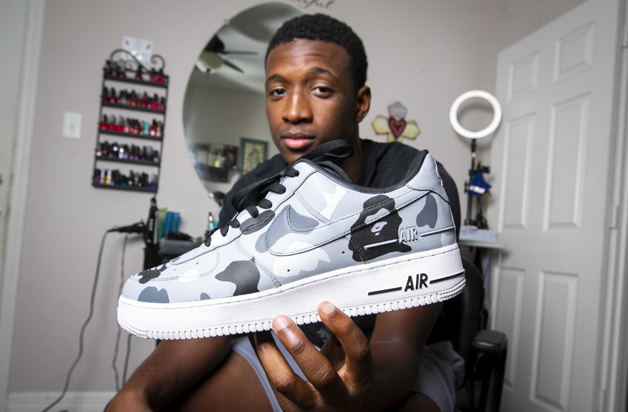 Sneaker News on X: A Yankees-friendly Nike Air Force 1 Mid just