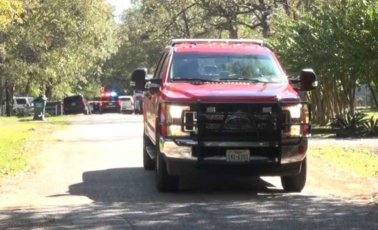 After shooting, man surrenders and releases 4 hostages in New Waverly