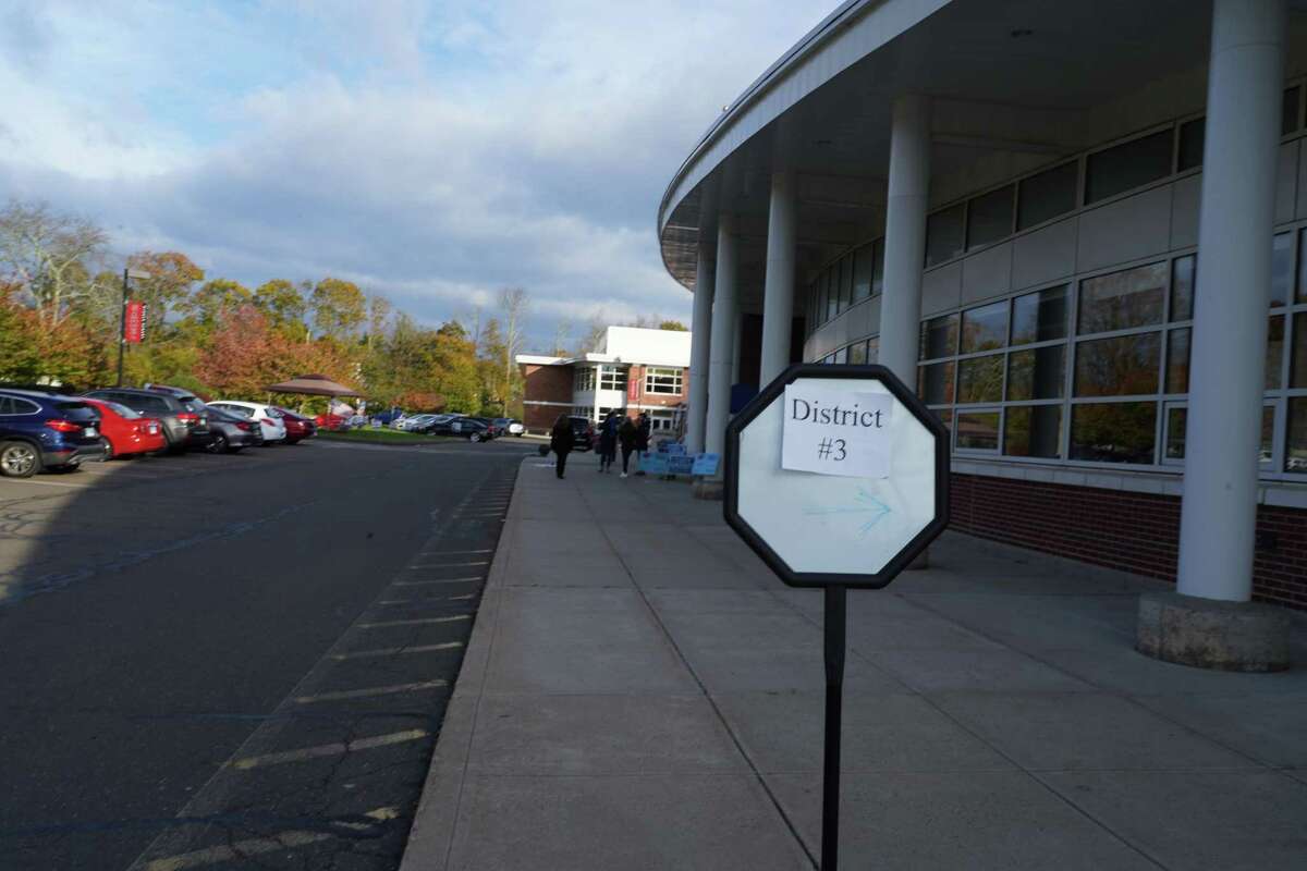 District 3, which entered in the front door of New Canaan Saxe Middle School had barely a line unlike the District 2 which entered on the side of the school, which had a 25-minute line on Nov. 3, 2020.