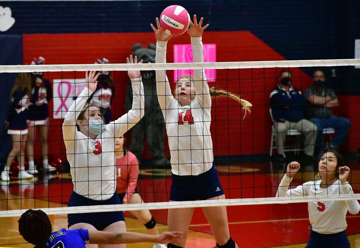 Plainview defeated Amarillo Palo Duro 3-0 in a District 3-5A volleyball match on Tuesday, Nov. 3, 2020 in the Dog House at Plainview High School.