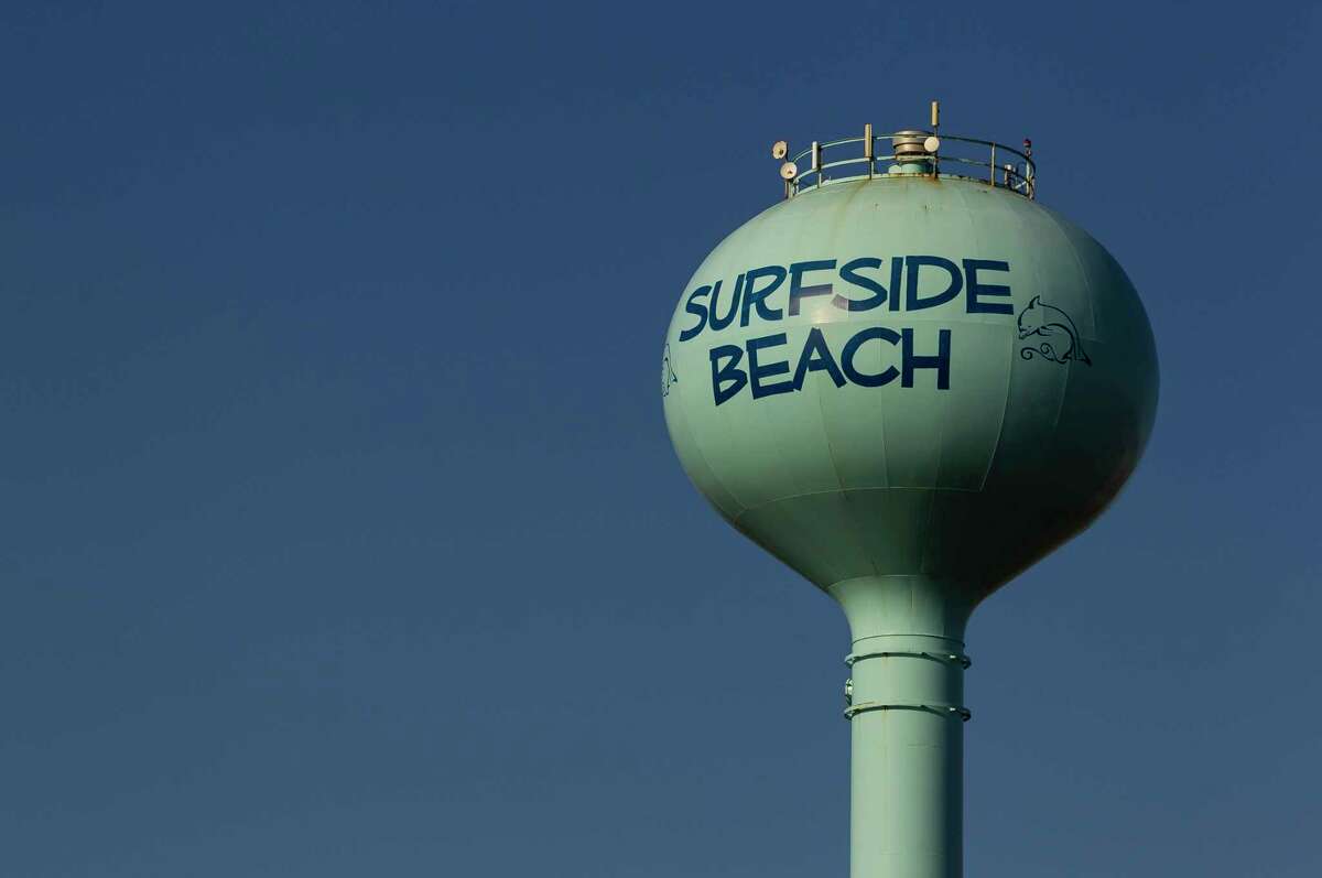 In a lasting patch of Texas beach, residents seek to keep oil out