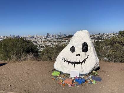The 2020 Guac Walk features a tour through Bernal Heights that includes poetry, mystery and lots of fantastic views.