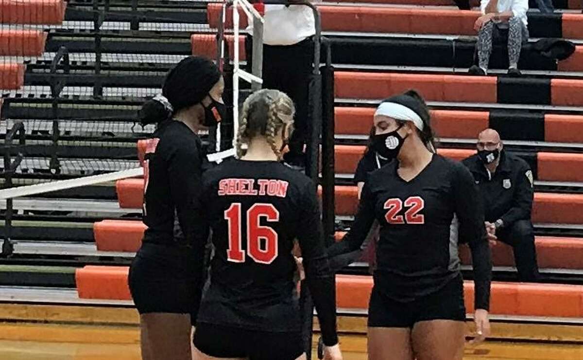 Shelton's Clarissa Pierre, Kassidy Wojtowicz and Jess Jayakar talk strategy in the match with Hamden.