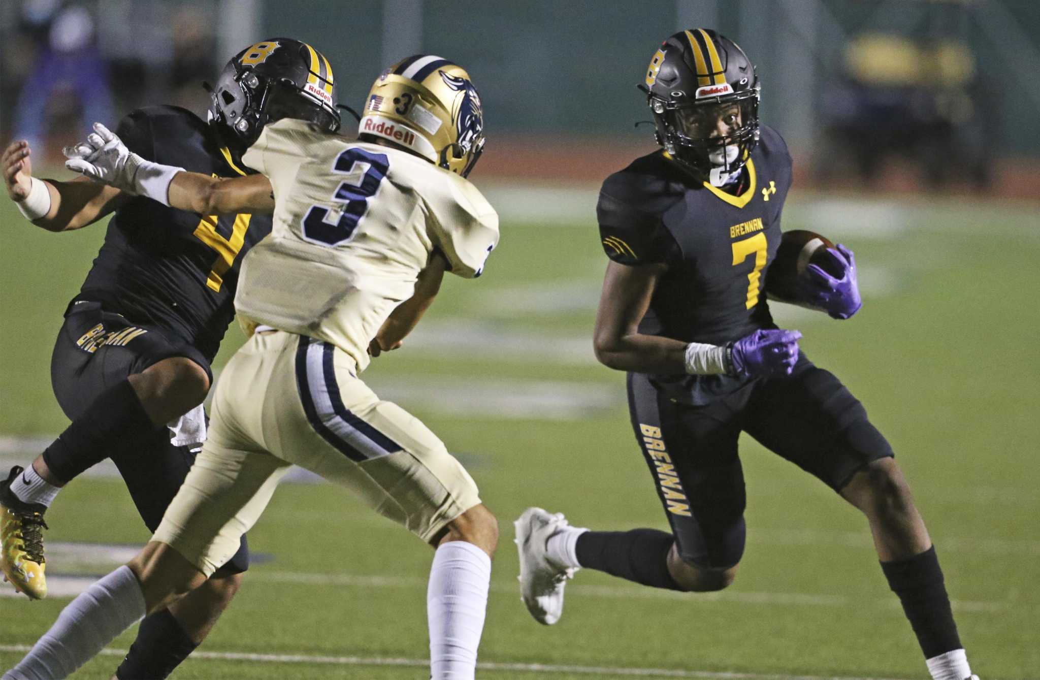 Brennan football beats O'Connor in District 29-6A matchup