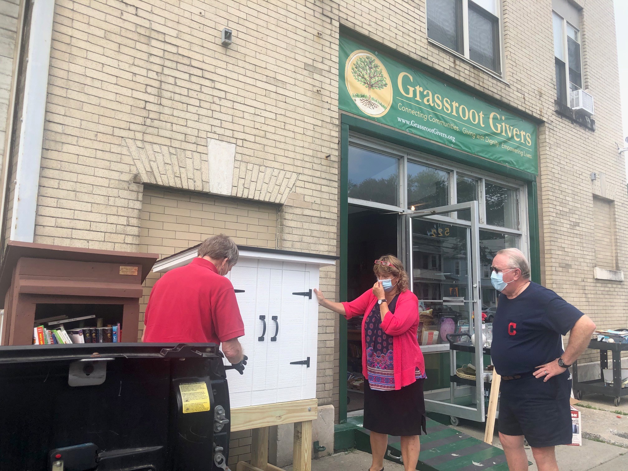 Polar pilot's charity put free pantries in Capital Region food deserts - Vimarsana News