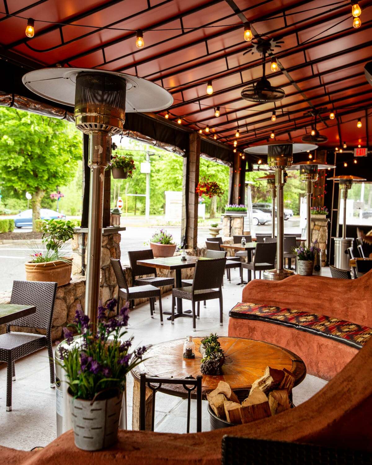 A guide to warm outdoor dining in Connecticut