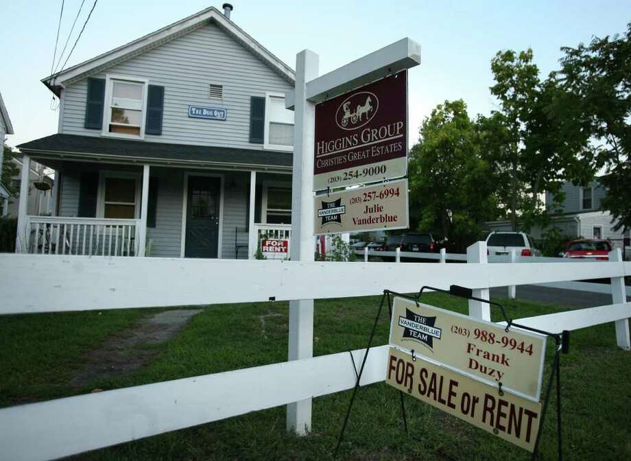 Sham Jam Brings Wave Of Disruptions To Beach Neighborhood A House With Al Signs In The Lantern Point Area Of Fairfield 2010