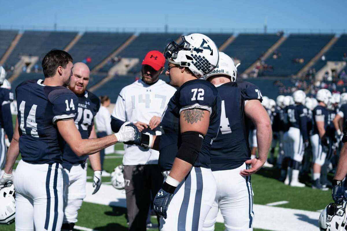 Star athletes honored by Chicago Bears and receive scholarship