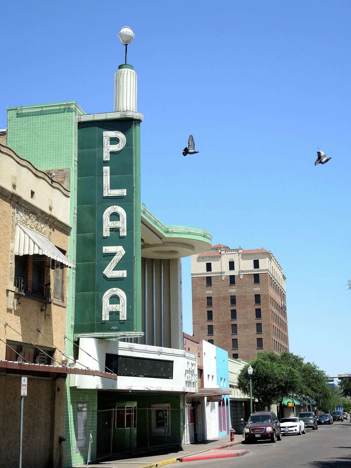 Después de años de permanecer vacante, el Teatro Plaza pronto podría recuperar su gloria ya que se planea su renovación.