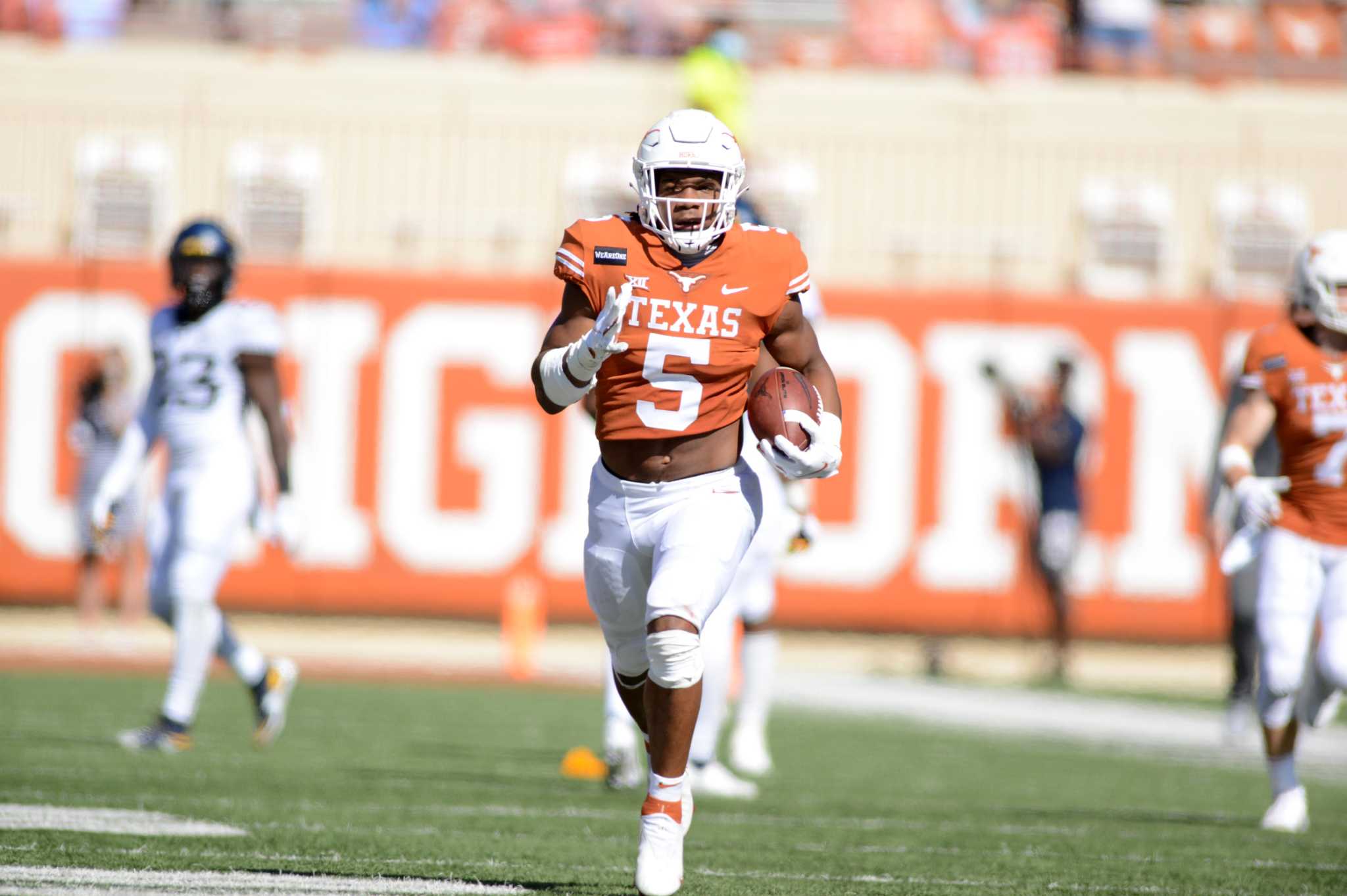 No. 2 RB Bijan Robinson signs with Texas - Burnt Orange Nation