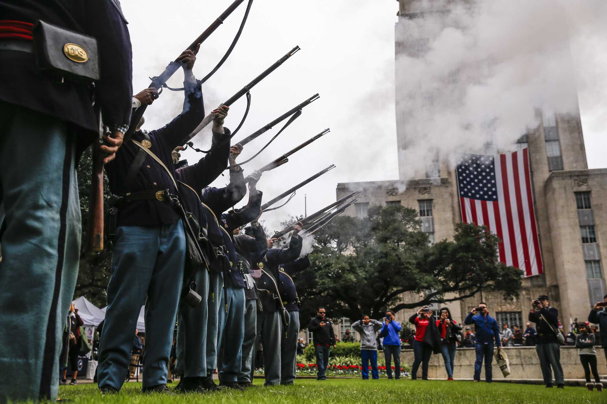 Government offices, courts closed on Veterans Day