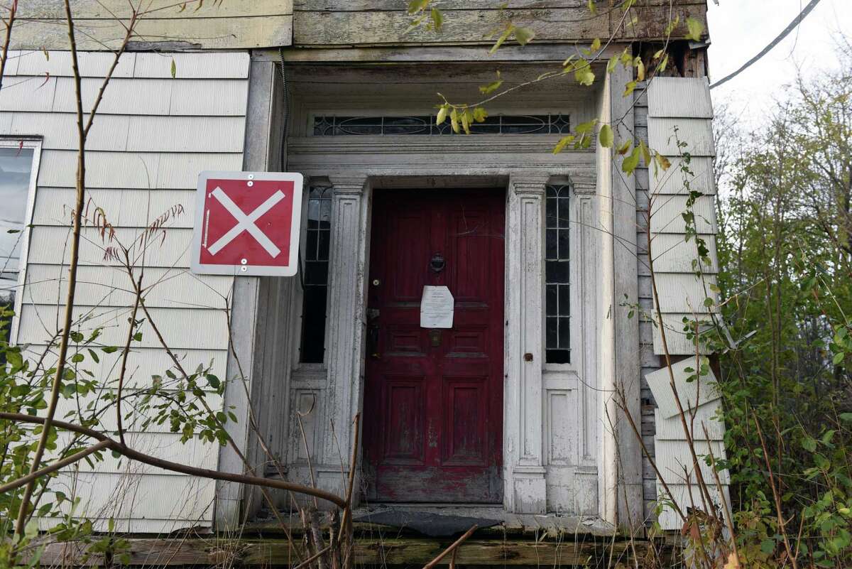 Altamont's Crounse House faces demolition, again
