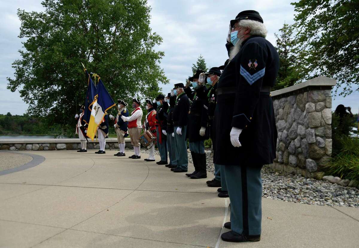 An honor guard team presents the colors during a memorial ceremony for three members of Armstead family at Great Lakes National Cemetery in Holly, Mich., Aug. 26, 2020. The service honored Peter Armstead, a Civil War veteran; Earl Armstead, a World War I veteran; and Robert Armstead Sr., a World War II veteran. (U.S. Air National Guard photo by Senior Airman Tristan D. Viglianco/Courtesy Photo)