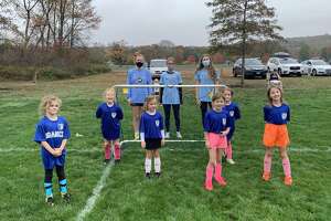 Wilton varsity soccer players visit youth players - Photo