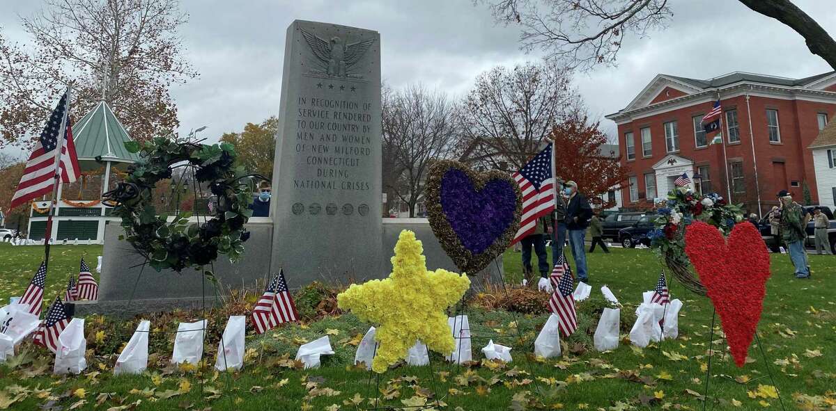 Wreaths were placed in advance in front of the war memorial, and a few special guests shared comments.