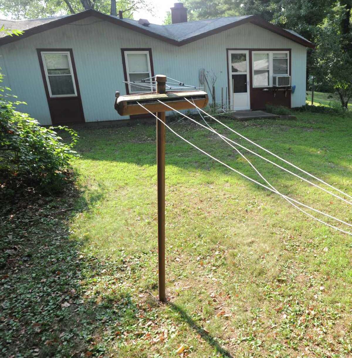 Housing authority to take down clotheslines at Quarry Knoll I