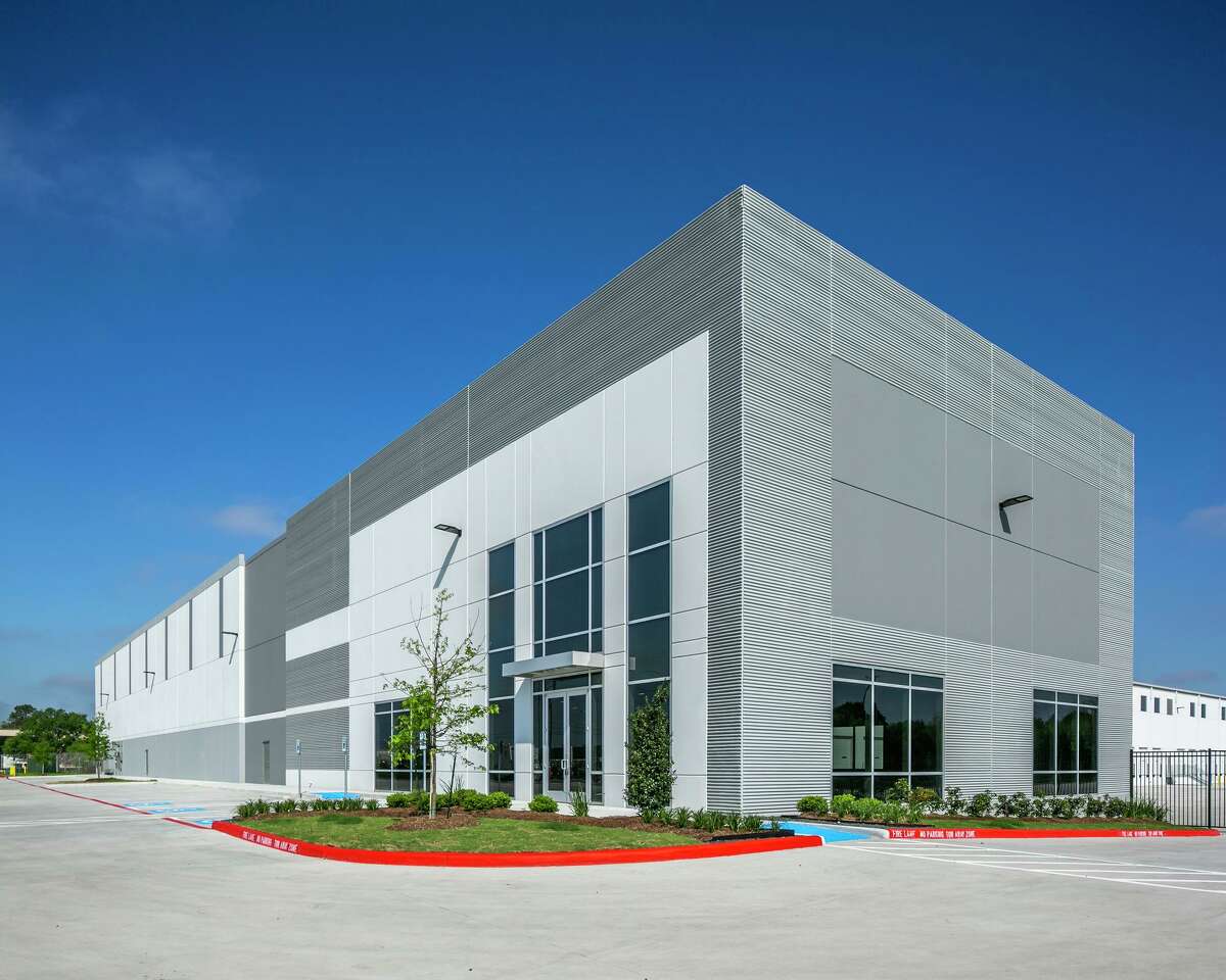 Stream Realty Partners completed the 157,887-square-foot Benchmark Northwest Distribution Center at 5215 Campbell Road. Ware Malcomb provided architectural design services and Rosenberger Construction served as general contractor.