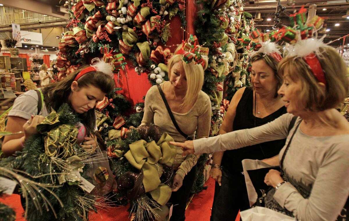 How to holiday shop in a pandemic year