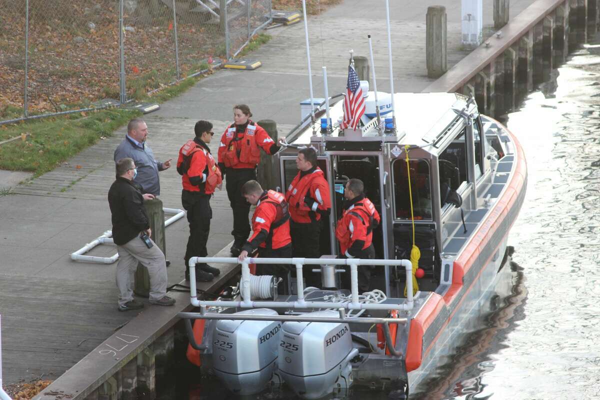 An SUV reportedly went into the Manistee River Channel around 3 p.m. on Nov. 12, 2020, near the Manistee Inn and Marina, off of River Street. Multiple police and rescue agencies are on-scene.