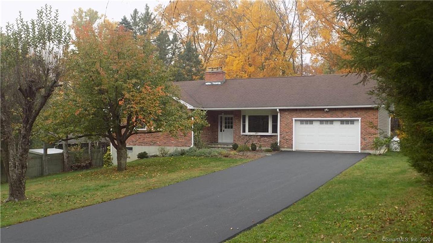 Squantz Pond community / 549,000