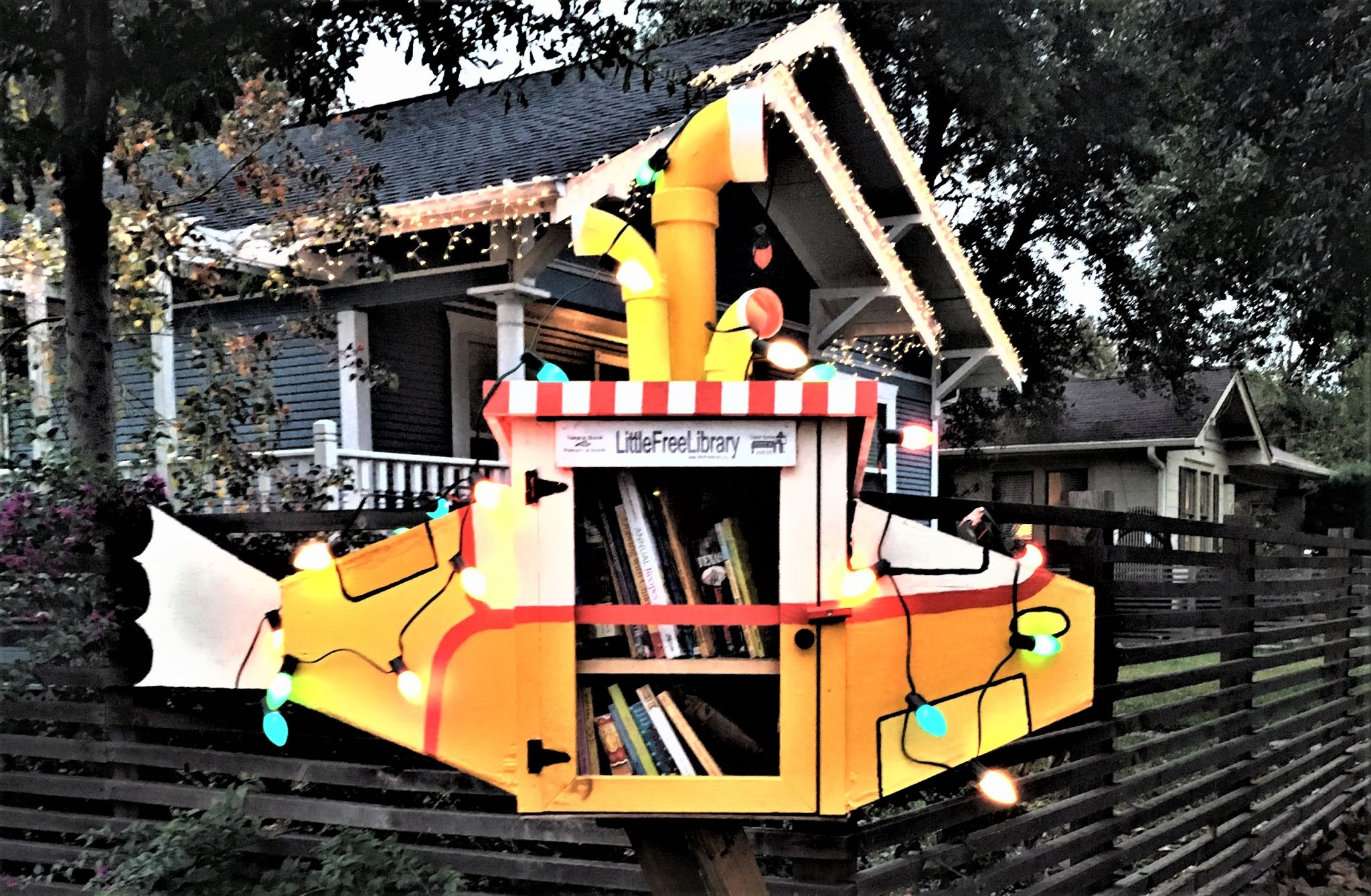 A Purple Robot And Yellow Submarine Little Free Libraries In Houston Flourish Amid The Pandemic