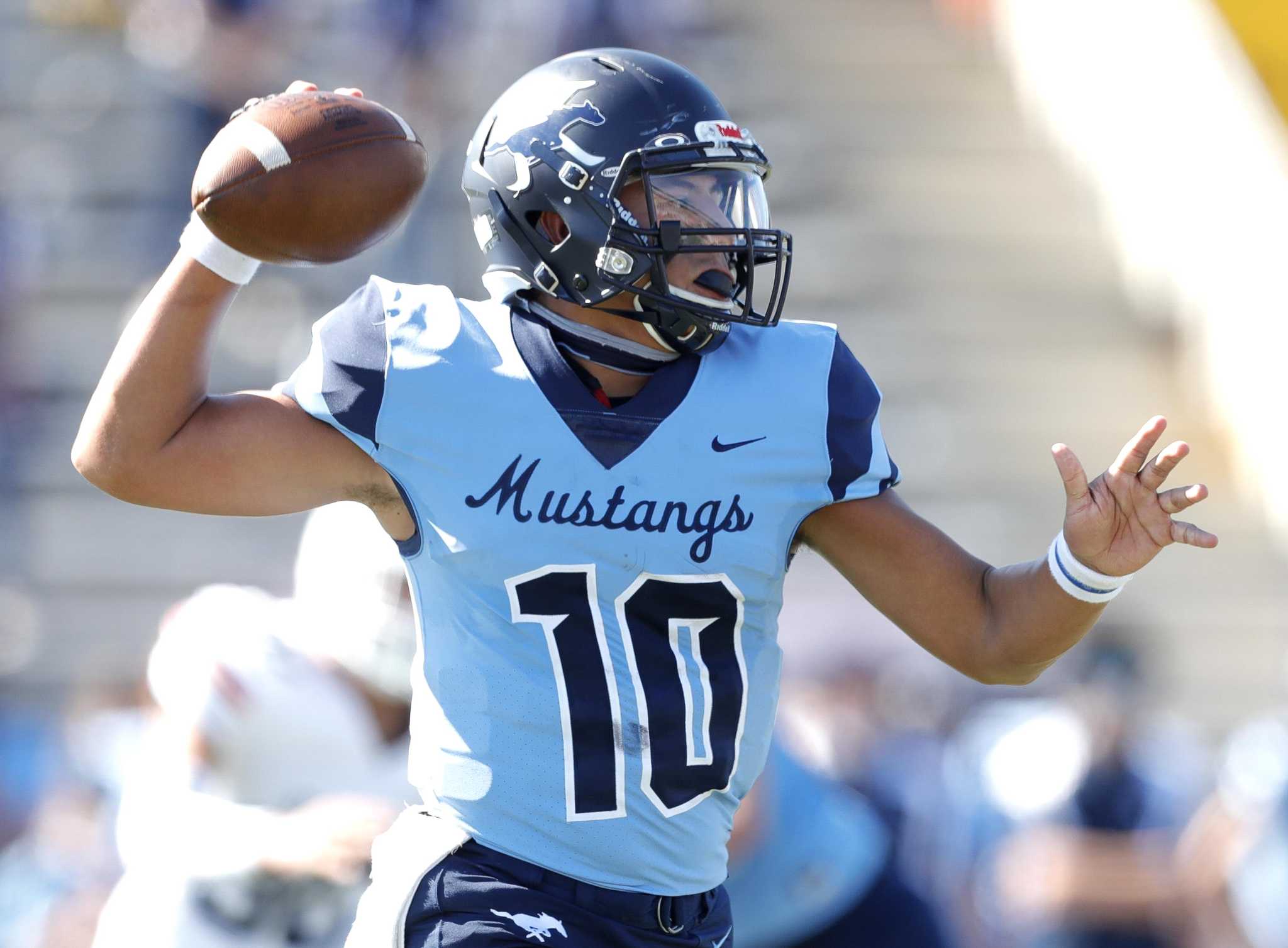 Football Beaumont West Brook tops Kingwood for District 216A win