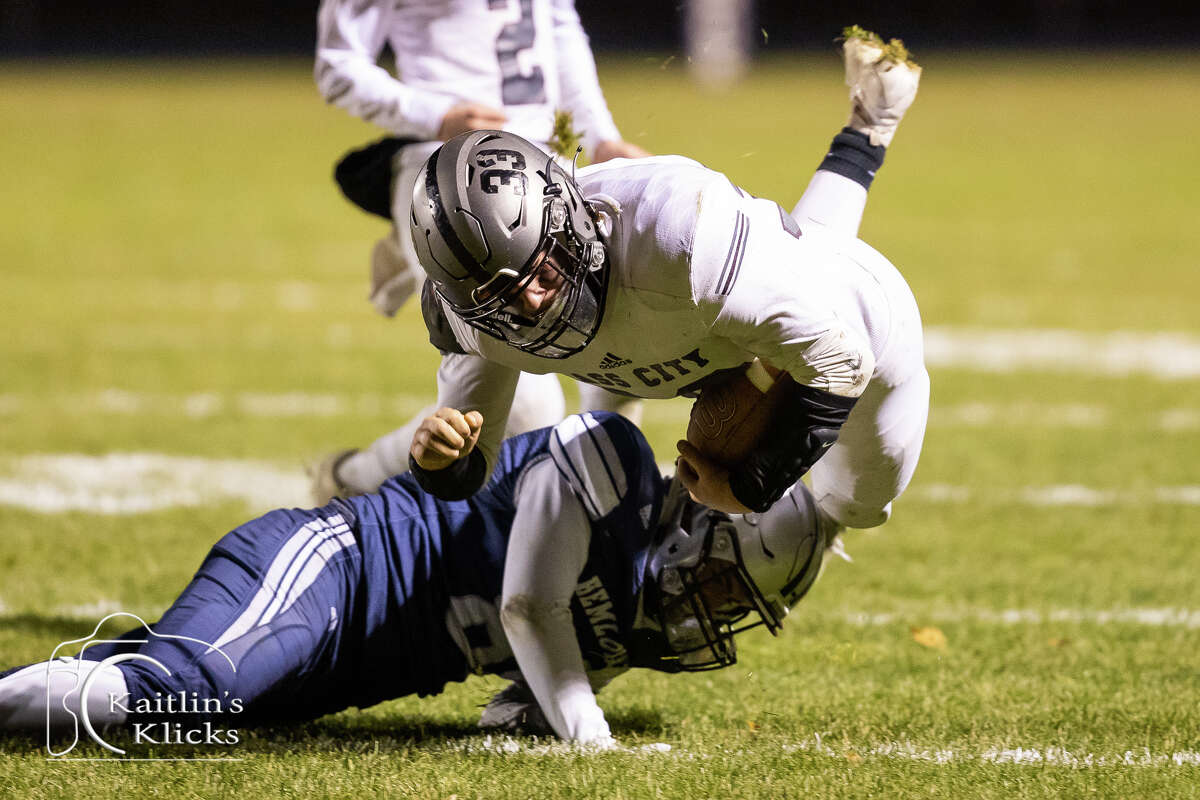 Cass City outmuscles Hemlock, heads to regionals