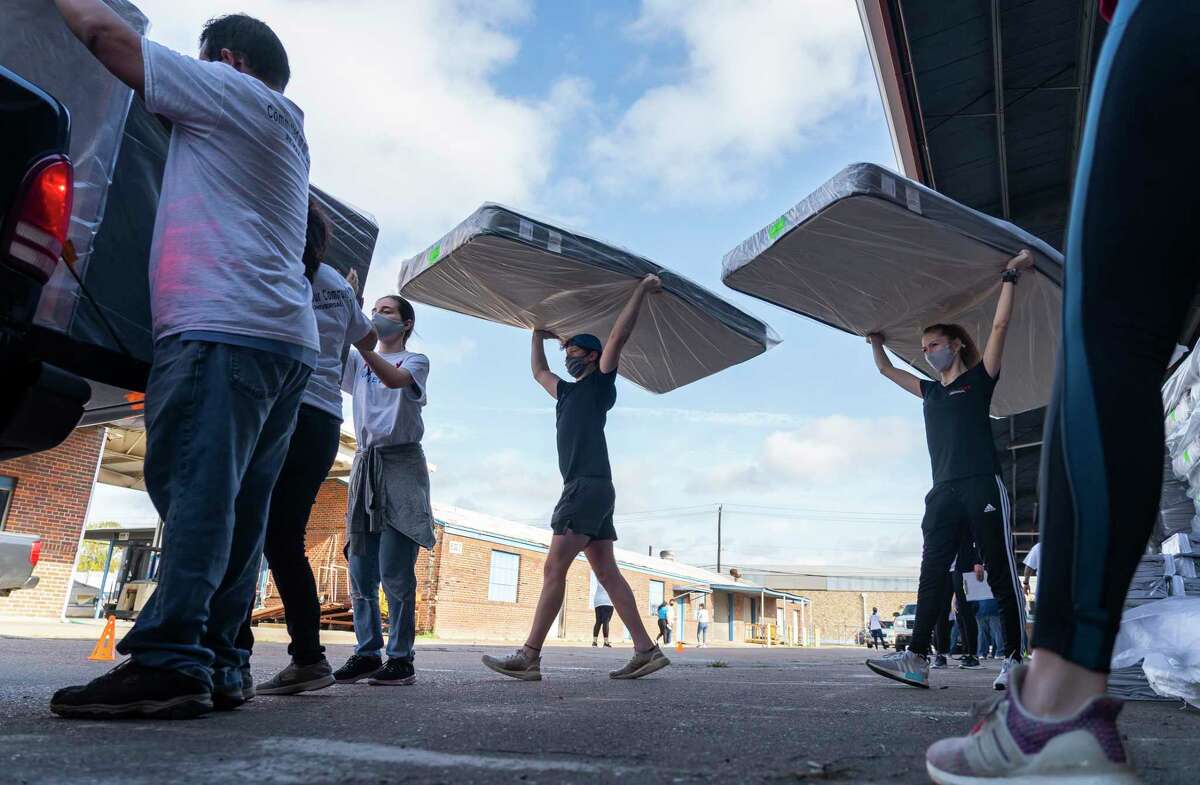 Houston Children’s Charity answers dreams with 250 mattresses