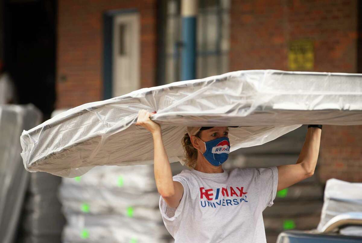 Houston Children’s Charity answers dreams with 250 mattresses