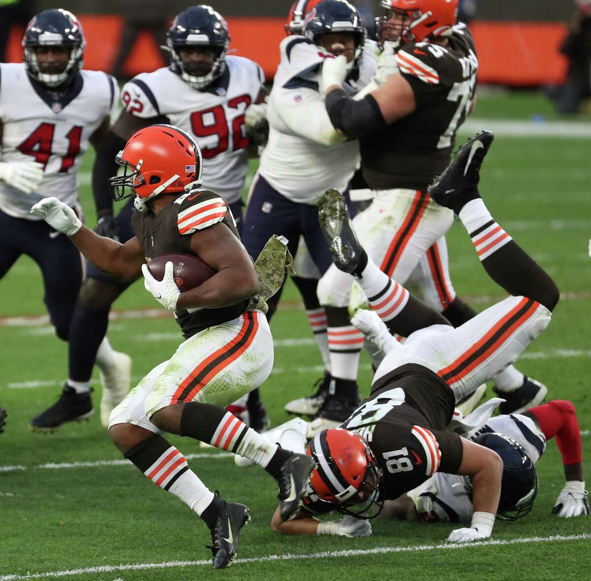 Cleveland Browns running back Nick Chubb (24) runs around the Houston Texans defense for a 59-yard run to put the game away during the fourth quarter of an NFL football game at FirstEnergy Stadium Sunday, Nov. 15, 2020, in Cleveland.
